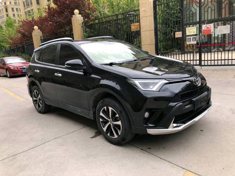 青島19年豐田RAV4榮放2