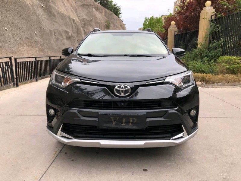 青島19年豐田RAV4榮放1