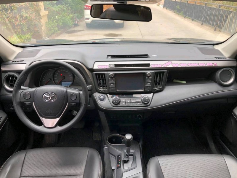 青島19年豐田RAV4榮放8