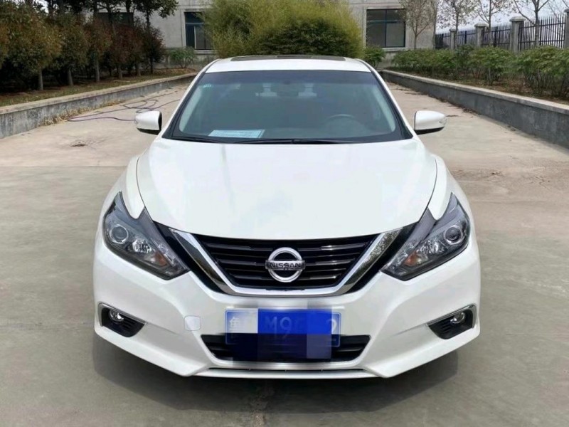 青島17年日產天籟1