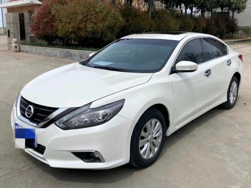 青島17年日產天籟3