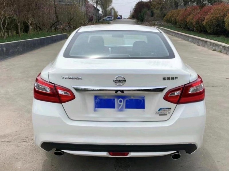 青島17年日產天籟6