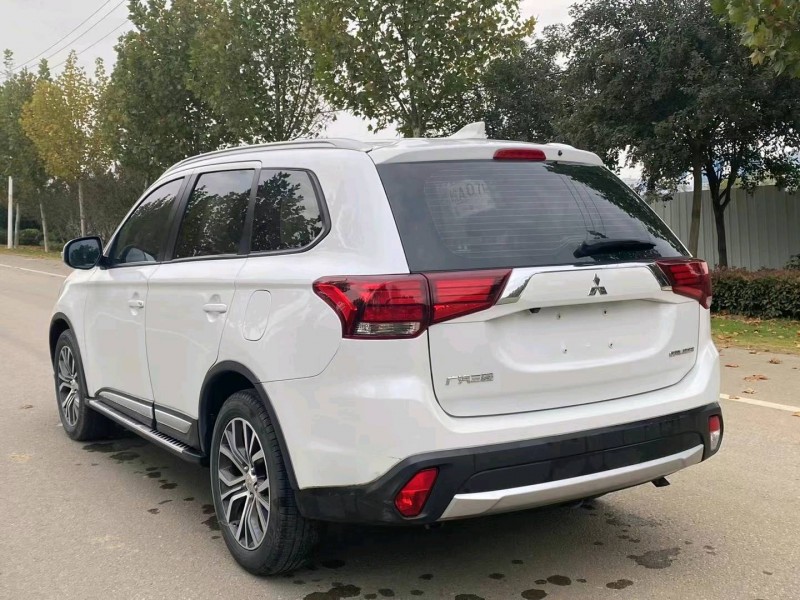 徐州18年三菱欧蓝德2