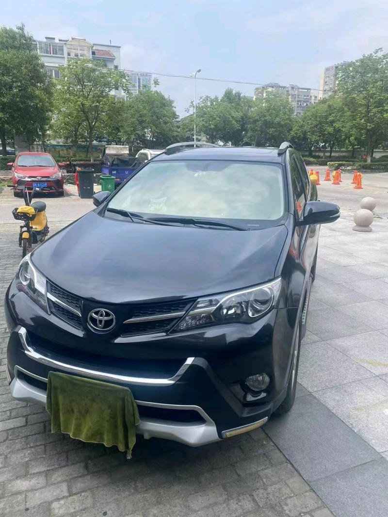 徐州14年丰田RAV49