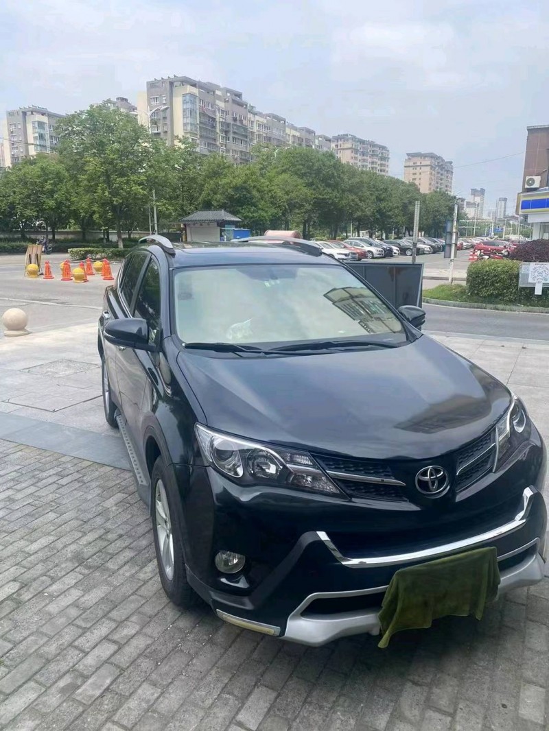 徐州14年丰田RAV48