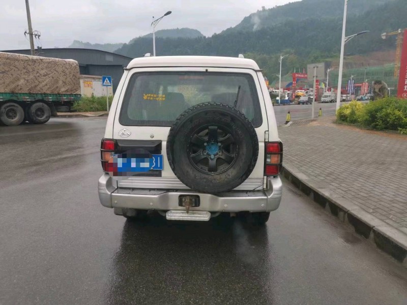 成都14年獵豹汽車黑金剛3