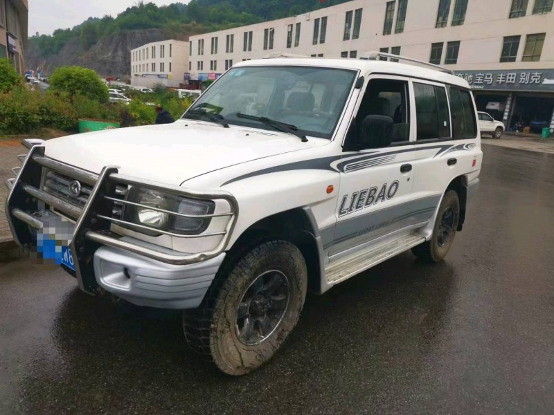 成都14年獵豹汽車黑金剛4