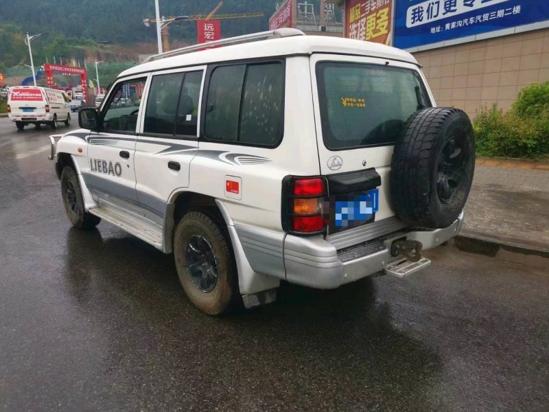 成都14年獵豹汽車黑金剛5