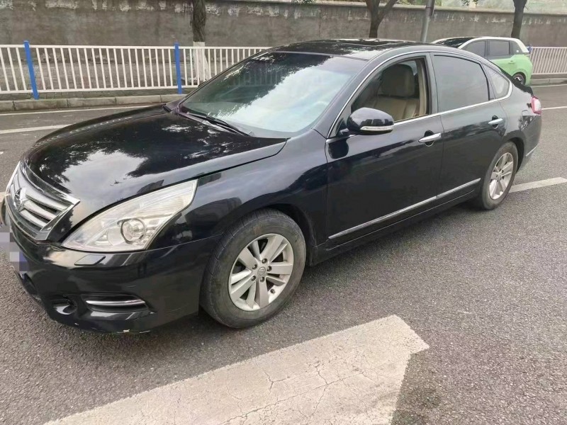 重慶11年日產天籟4