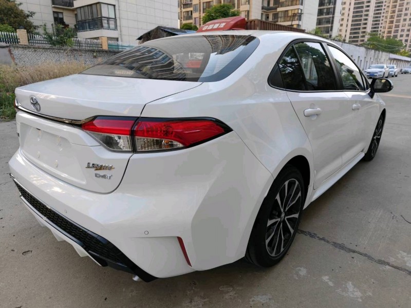 北京22年丰田雷凌8