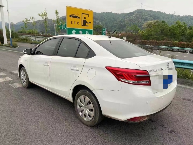 貴陽21年豐田YARiS L 致享2