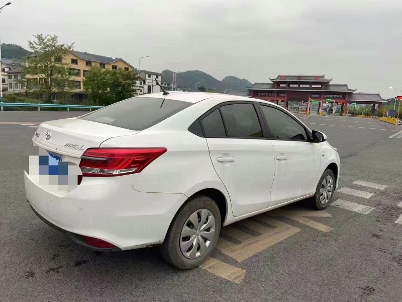 貴陽21年豐田YARiS L 致享8