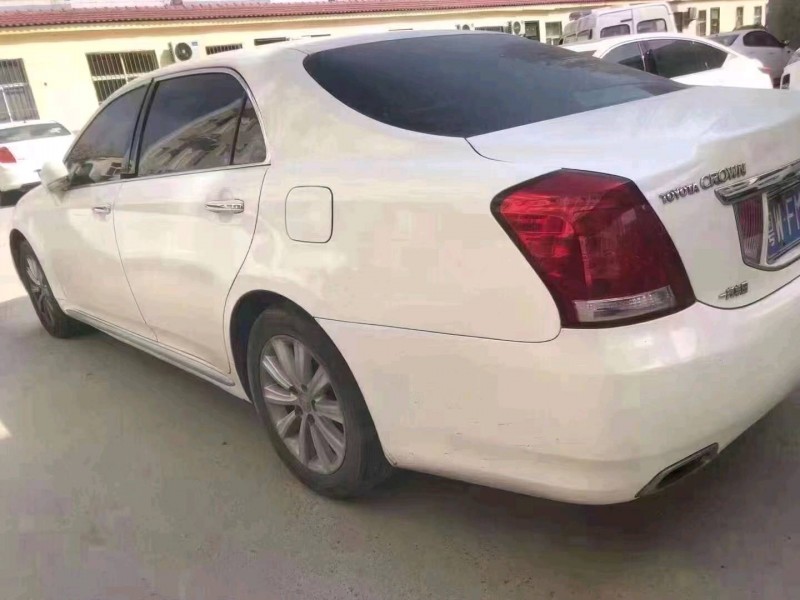 北京12年丰田皇冠3