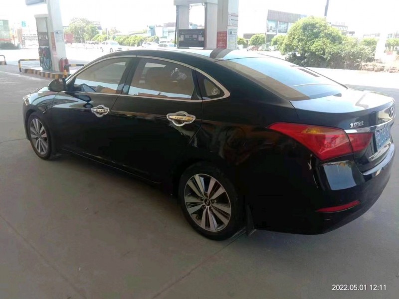 保定15年现代名图5