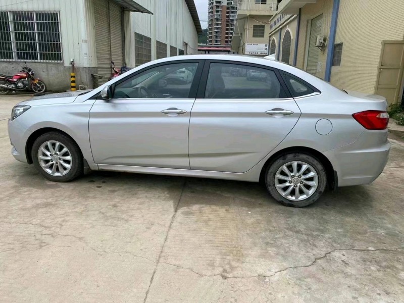防城港15年長安汽車悅翔V78