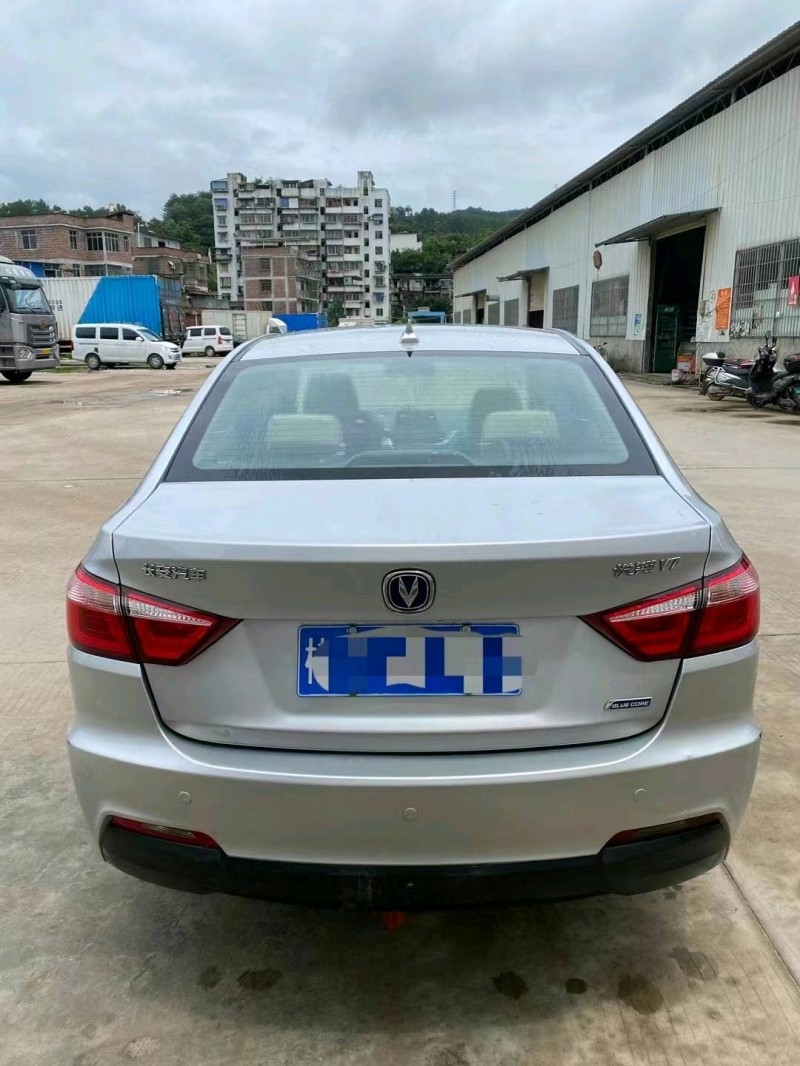防城港15年長安汽車悅翔V77