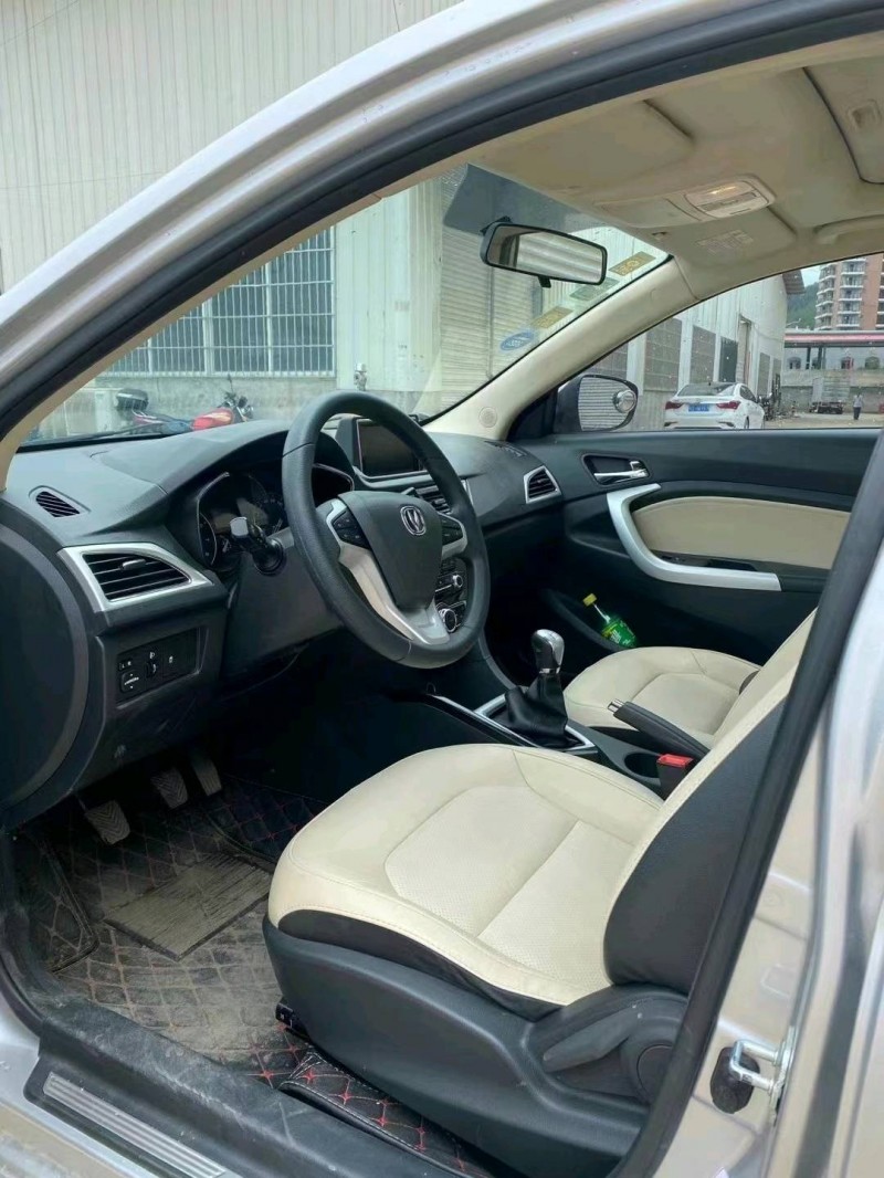 防城港15年長安汽車悅翔V74