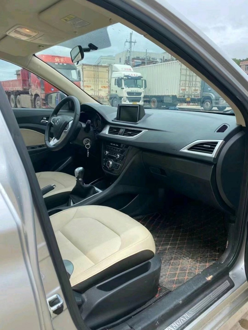 防城港15年長安汽車悅翔V73
