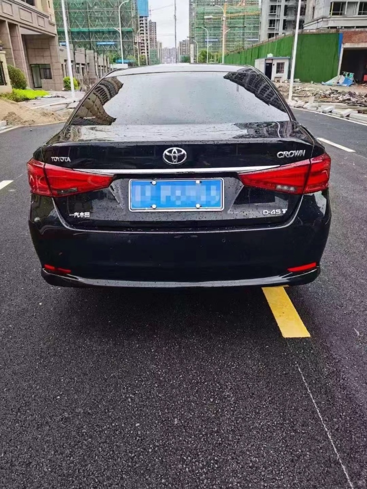 吉安17年豐田皇冠5