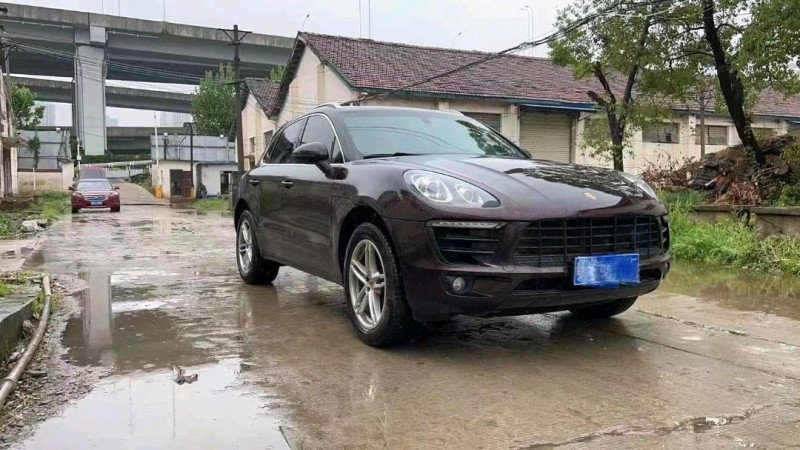 武漢15年保時捷Macan1