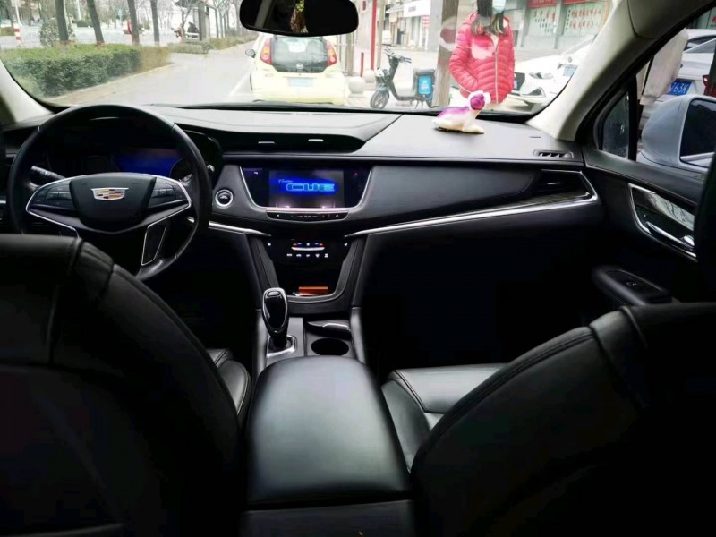 延安18年凱迪拉克XT53