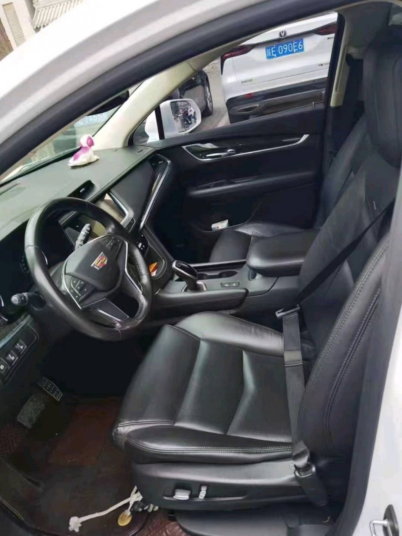延安18年凱迪拉克XT54