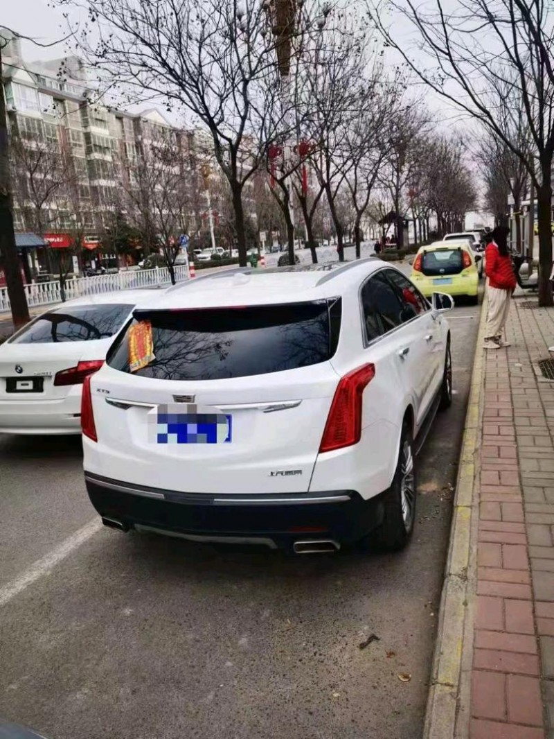 延安18年凱迪拉克XT56
