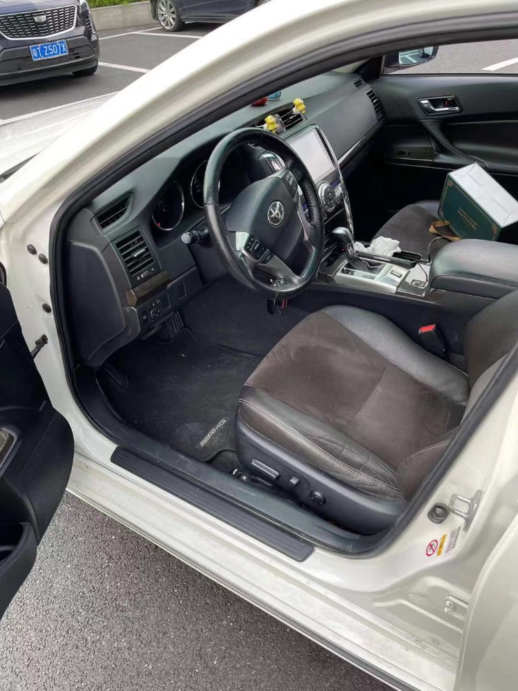 徐州16年丰田锐志3