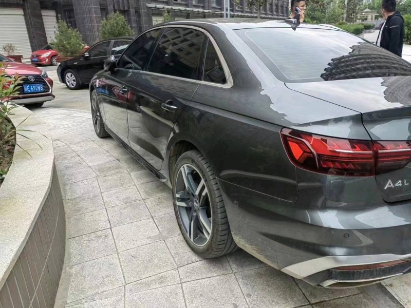 成都21年奧迪A4L3
