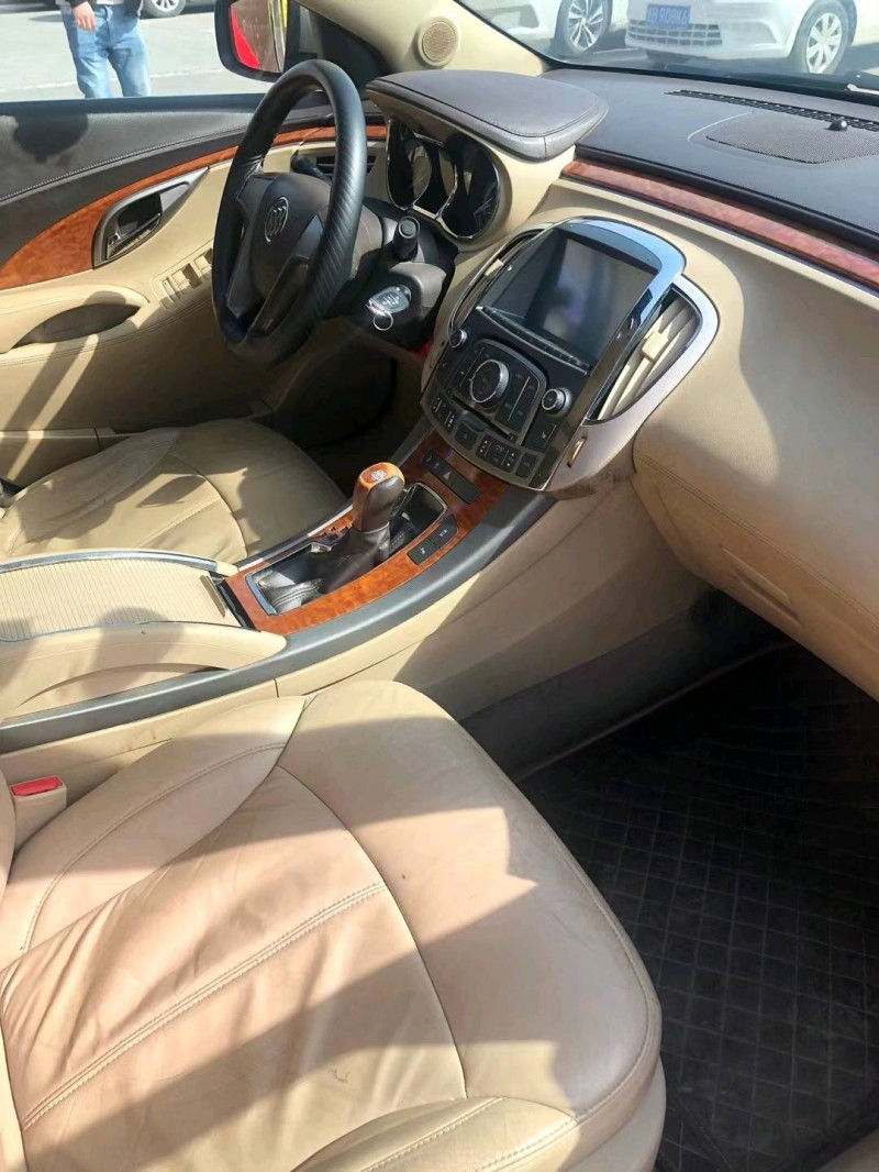 北京10年别克君越5