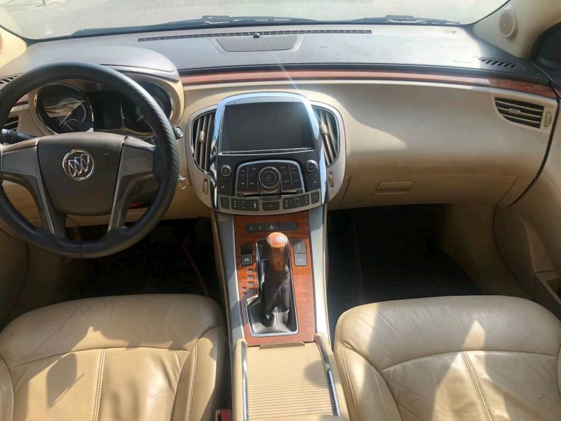 北京10年别克君越6