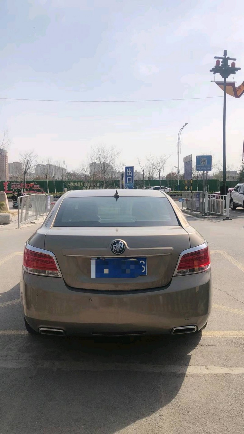 北京10年别克君越8