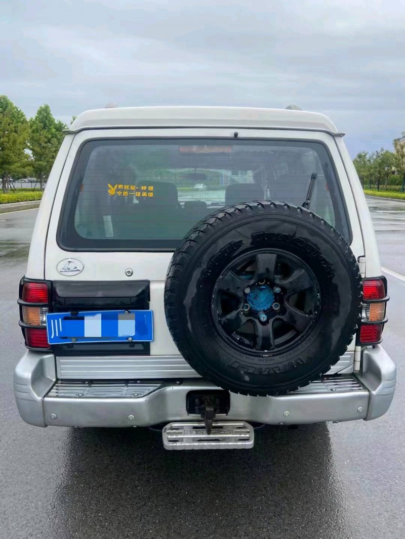 德陽14年獵豹汽車黑金剛8