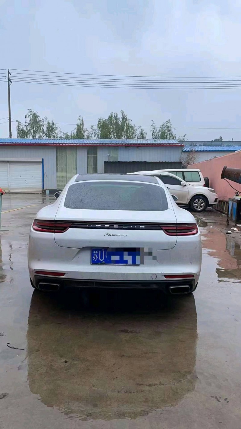 北京18年保時捷帕拉梅拉8