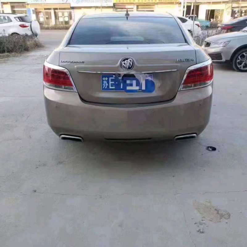 北京10年别克君越8