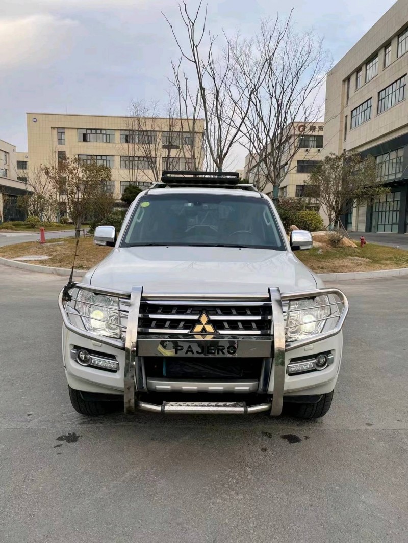 徐州17年三菱帕杰罗8