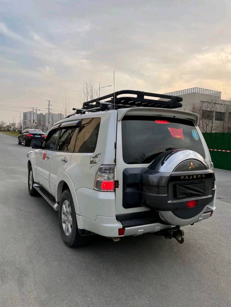 徐州17年三菱帕杰罗5