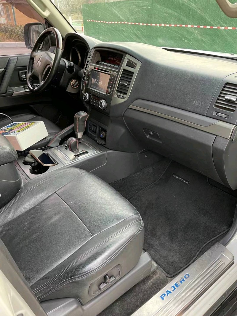 徐州17年三菱帕杰罗4