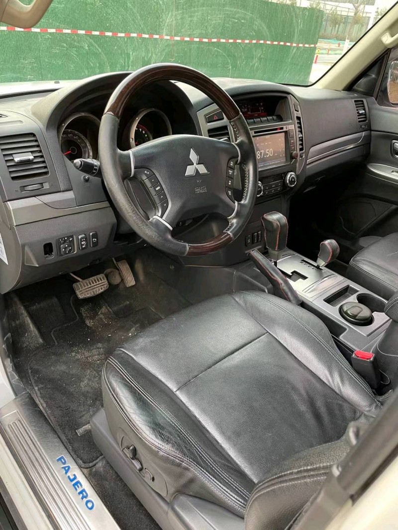 徐州17年三菱帕杰罗2