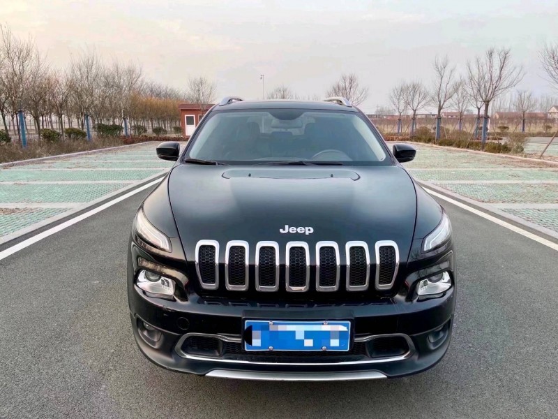 濱州18年Jeep自由光1