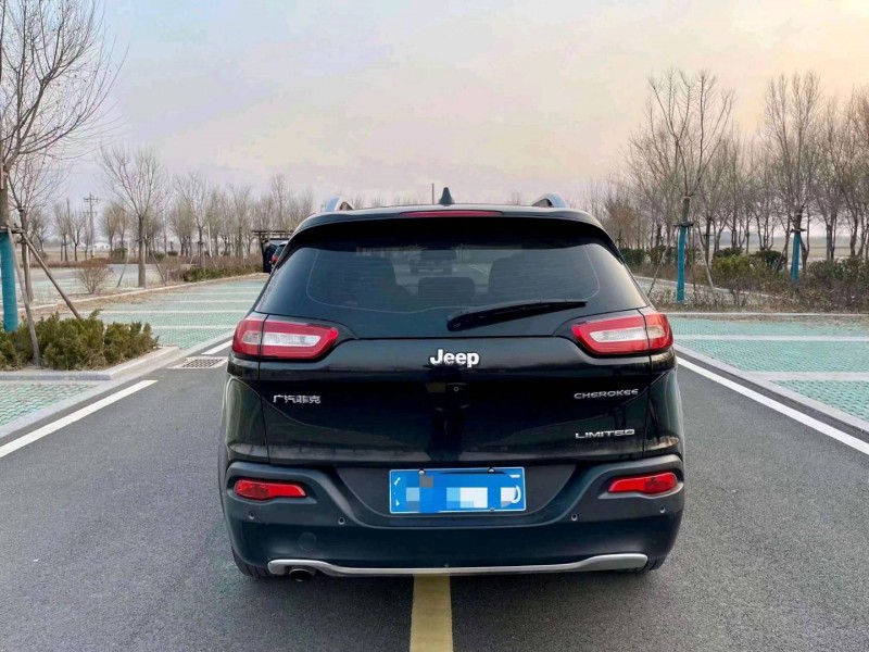 濱州18年Jeep自由光9