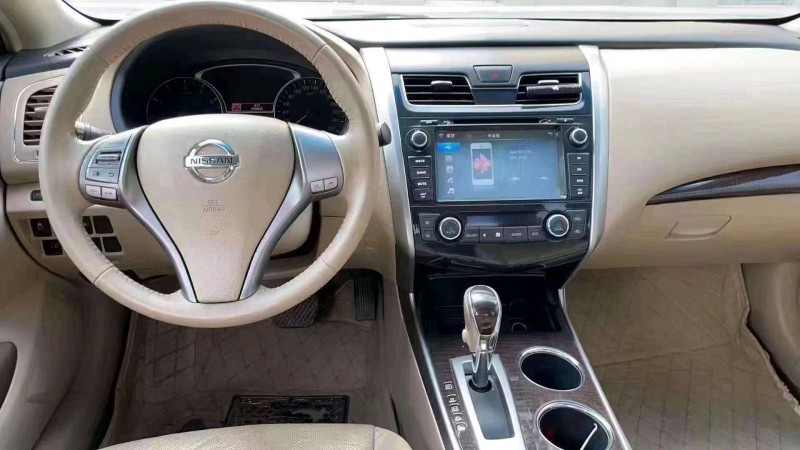 北京16年日产天籁4