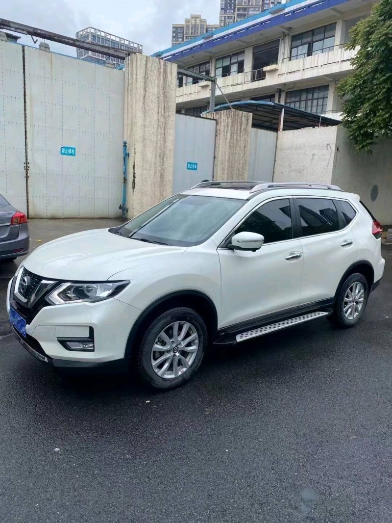 廈門18年日產奇駿4