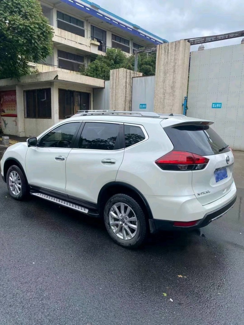 廈門18年日產奇駿8