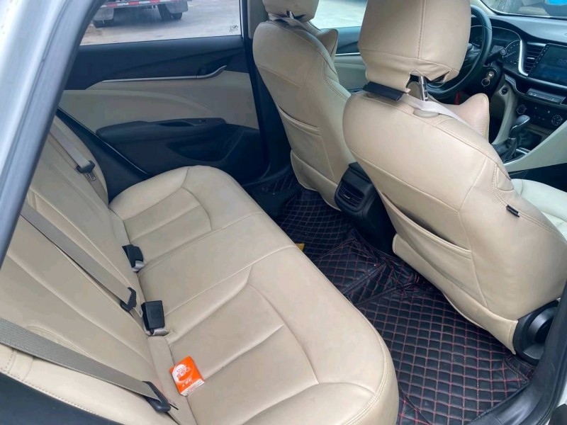 中山19年别克英朗8