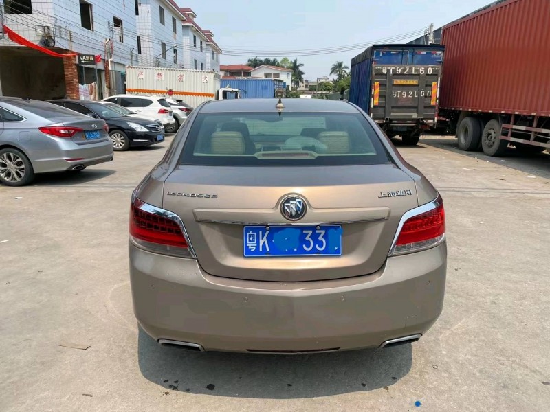 中山12年别克君越5