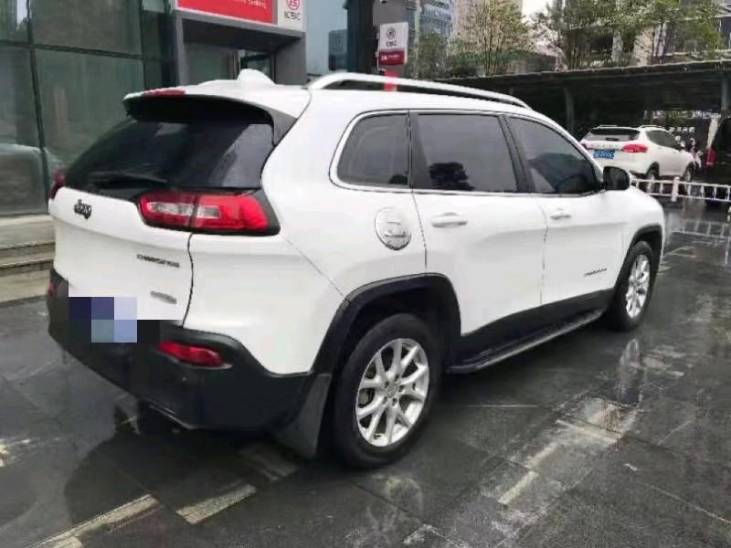 九江16年Jeep自由光3