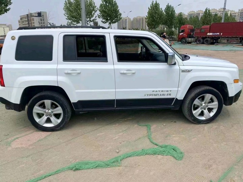 青島15年Jeep自由客4