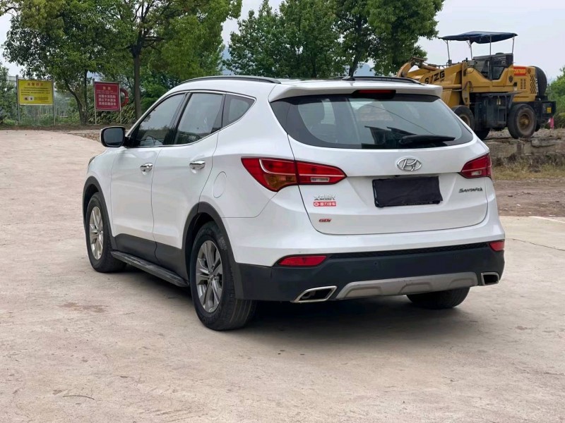 北京16年现代全新胜达4