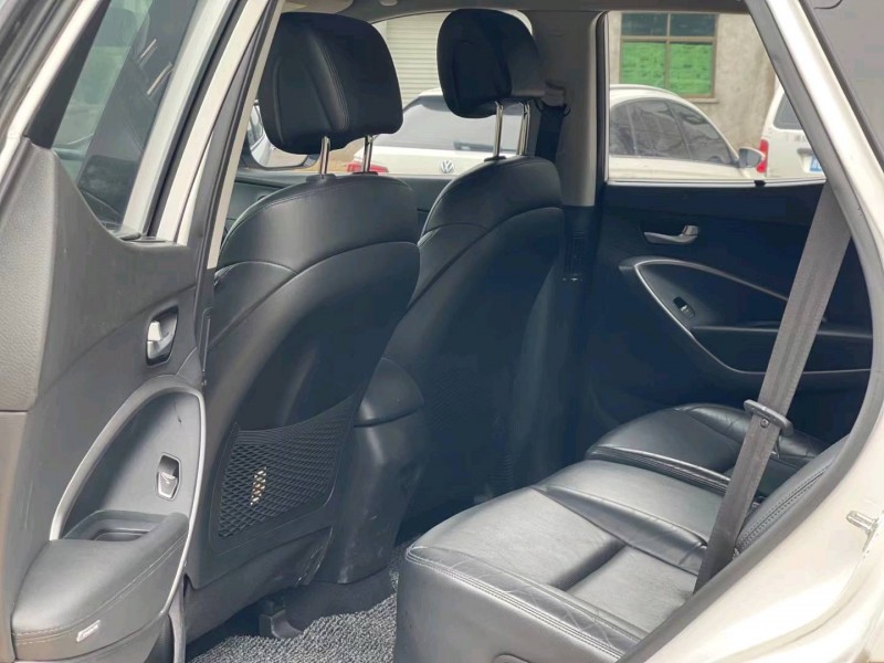 北京16年现代全新胜达7